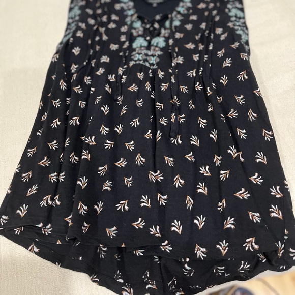 Lucky Brand Pull Over Cap Sleeve Black Top, Size Small - Picture 9 of 16